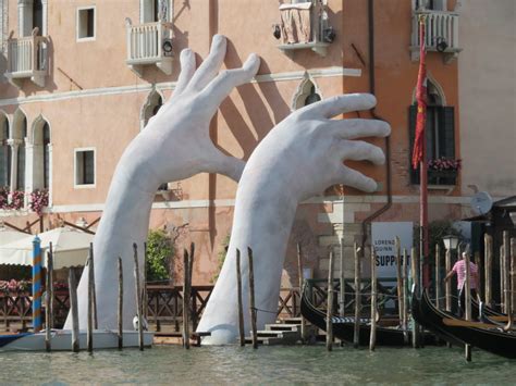 La Biennale di Venezia: Arte Contemporanea e il Dialogo Tra Culture