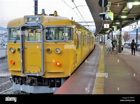 庭瀬駅から岡山駅: 電車の旅と時間の流れ